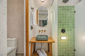 Botánica Manila by HOUSY HOST