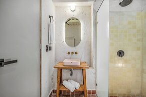 Botánica Manila by HOUSY HOST