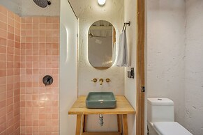 Botánica Manila by HOUSY HOST