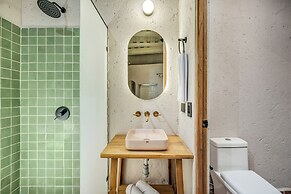 Botánica Manila by HOUSY HOST