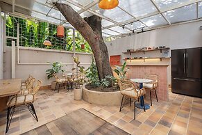 Botánica Manila by HOUSY HOST