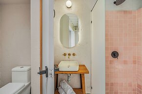 Botánica Manila by HOUSY HOST