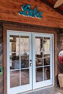 Classic Lakeside Cottage Masters Rental
