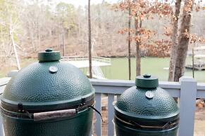 Classic Lakeside Cottage Masters Rental