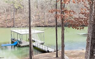 Classic Lakeside Cottage Masters Rental