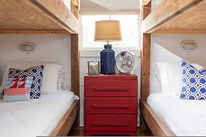 Classic Lakeside Cottage Masters Rental