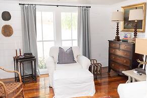 Classic Lakeside Cottage Masters Rental