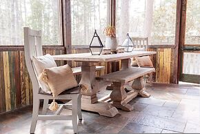 Classic Lakeside Cottage Masters Rental