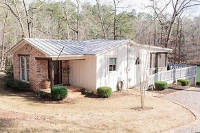 Classic Lakeside Cottage Masters Rental