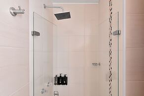 Nuevetres by Wynwood House