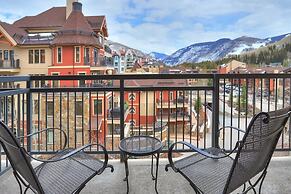 Luxury 3 Bedroom Residence in Lionshead Village - Walk to Ski!