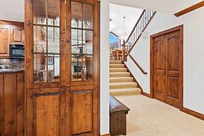 2 Bedroom Residence in the Heart of Beaver Creek Village - Ski In, Ski