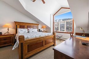2 Bedroom Residence in the Heart of Beaver Creek Village - Ski In, Ski