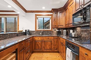 2 Bedroom Residence in the Heart of Beaver Creek Village - Ski In, Ski