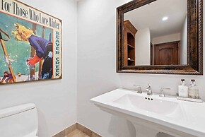 2 Bedroom Residence in the Heart of Beaver Creek Village - Ski In, Ski
