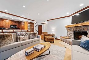 2 Bedroom Residence in the Heart of Beaver Creek Village - Ski In, Ski