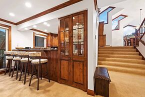 2 Bedroom Residence in the Heart of Beaver Creek Village - Ski In, Ski