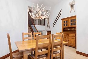 2 Bedroom Residence in the Heart of Beaver Creek Village - Ski In, Ski