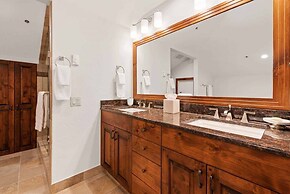 2 Bedroom Residence in the Heart of Beaver Creek Village - Ski In, Ski