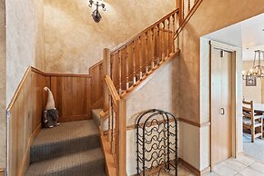 Ski-in, Ski-out 3 Bedroom Condo in the Heart of Beaver Creek Village