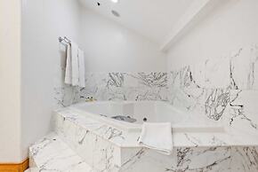 Ski-in, Ski-out 3 Bedroom Condo in the Heart of Beaver Creek Village