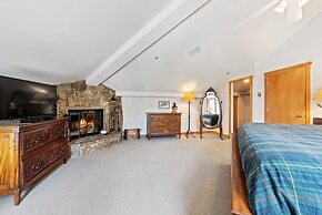 Ski-in, Ski-out 3 Bedroom Condo in the Heart of Beaver Creek Village