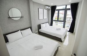 Le Places The Center House District 1