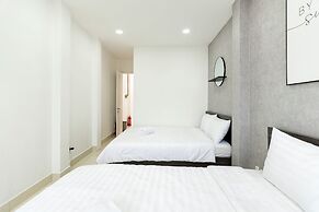 Le Places The Center House District 1