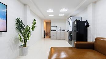 Le Places The Center House District 1