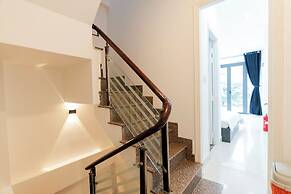 Le Places The Center House District 1