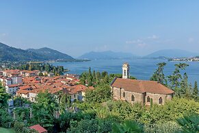 Suite on The Lake in Meina