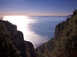 Apartment at the Foot of Mt. Vesuvius