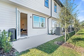 1043 Plantation Lane