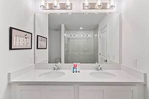 1043 Plantation Lane