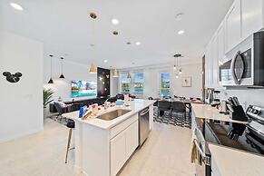 1043 Plantation Lane