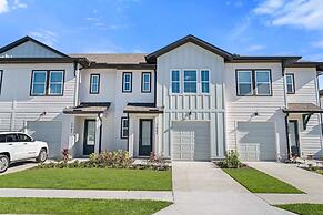 1043 Plantation Lane