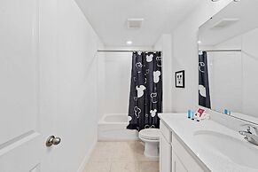 1043 Plantation Lane