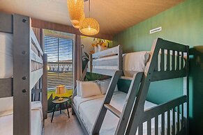 1043 Plantation Lane