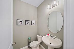 1043 Plantation Lane