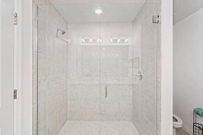 1043 Plantation Lane