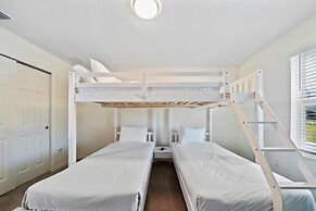 1640 Tropical Palms Circle