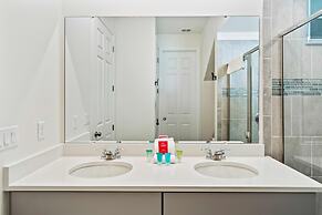 1640 Tropical Palms Circle