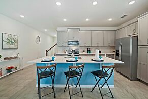 1640 Tropical Palms Circle