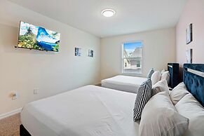 1640 Tropical Palms Circle