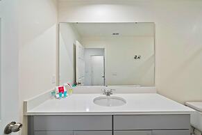 1640 Tropical Palms Circle