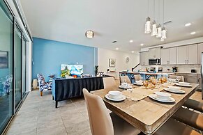 1640 Tropical Palms Circle