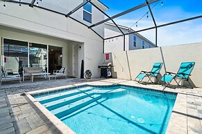 1640 Tropical Palms Circle