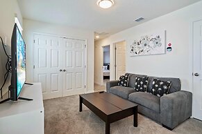 1640 Tropical Palms Circle