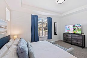 1888 Tropical Palms Circle