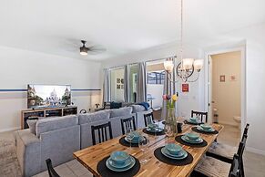 1888 Tropical Palms Circle